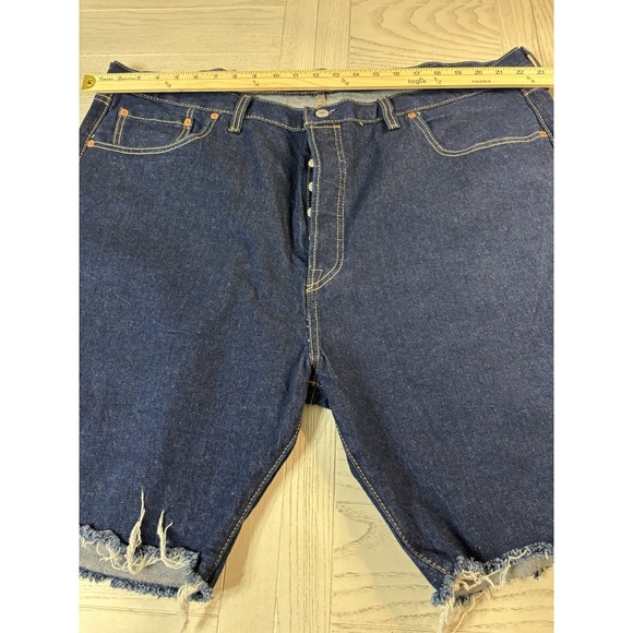 NWT Levi's 501 Men's Classic Fit Blue Denim Shorts with Frayed Hem Size 44 - Picture 8 of 14